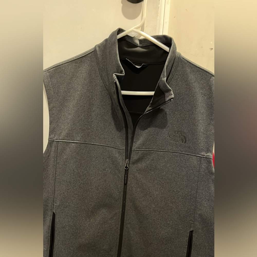 Men’s northface vest